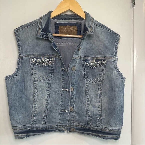 Wallflower Jackets & Blazers - Wall Flower Y2K Rhinestone Denim Jean Vest. Light Wash. Size: Large.